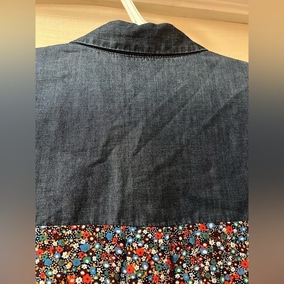 ⚫️ BOGO Postmark women’s denim style snd floral button down top size 02 - Picture 7 of 7